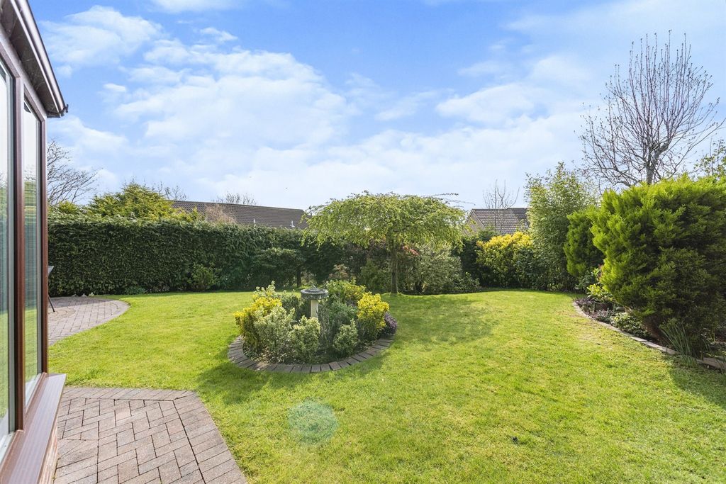 Property photo 2 of 32