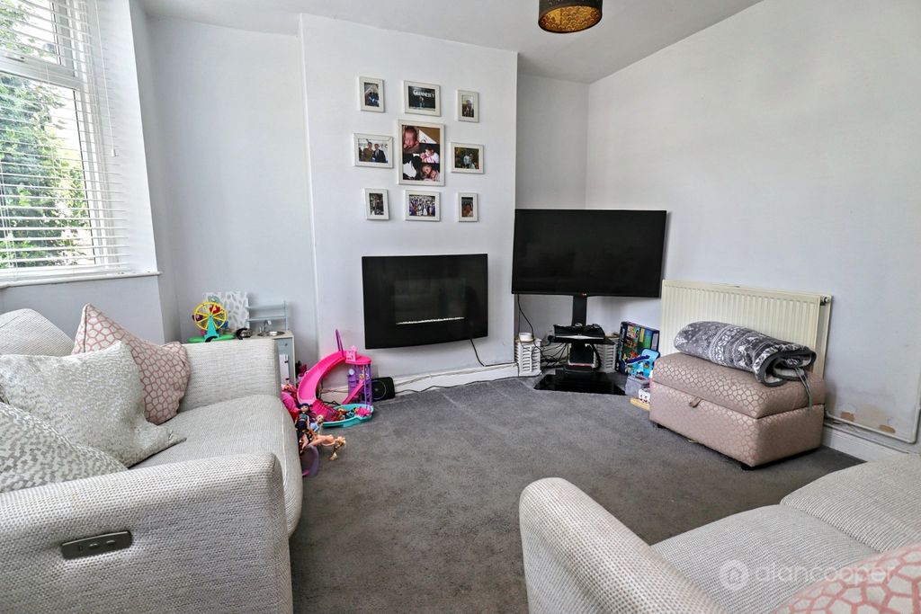 Property photo 2 of 16 5219384