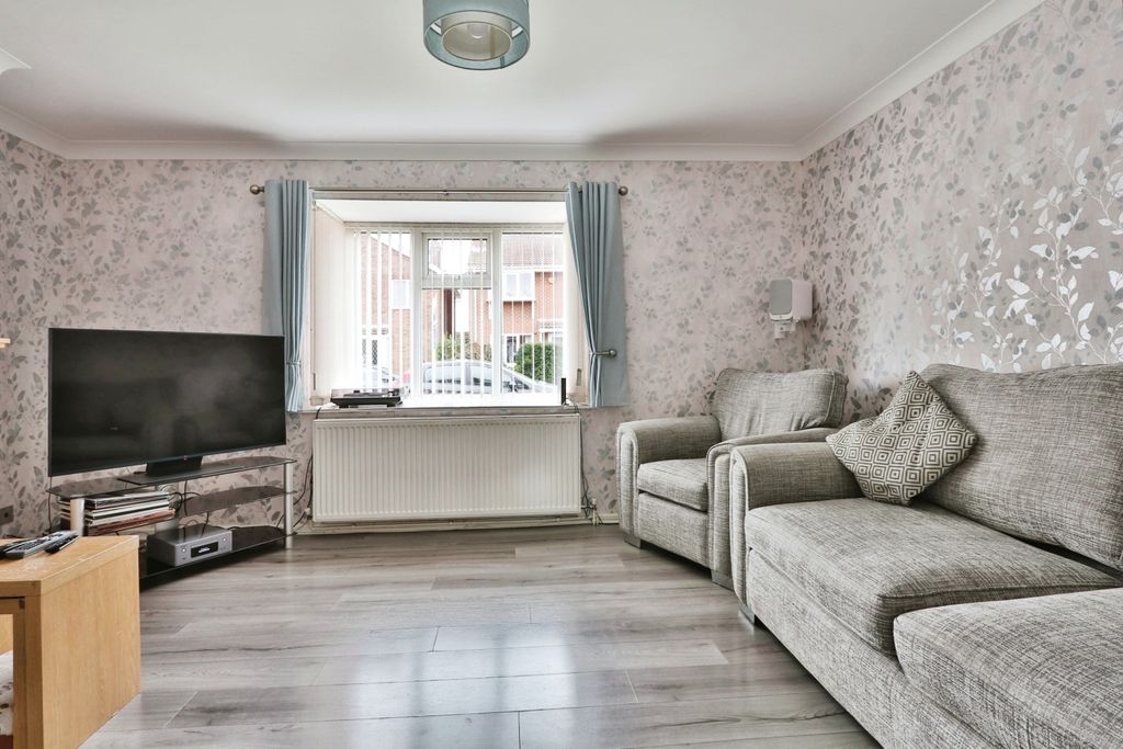 Property photo 2 of 18 4333613