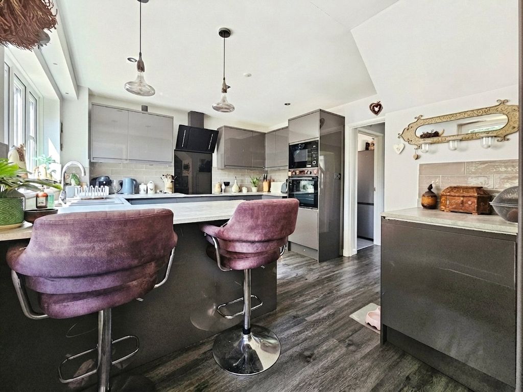 Property photo 2 of 15 Kitchen
