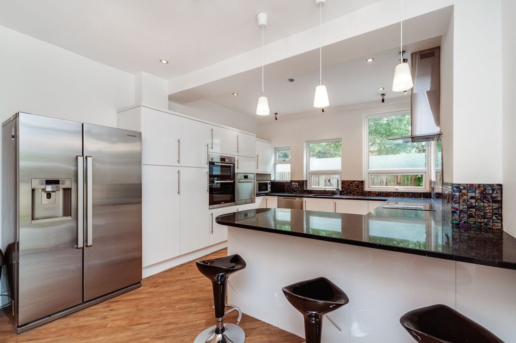 Property photo 2 of 18