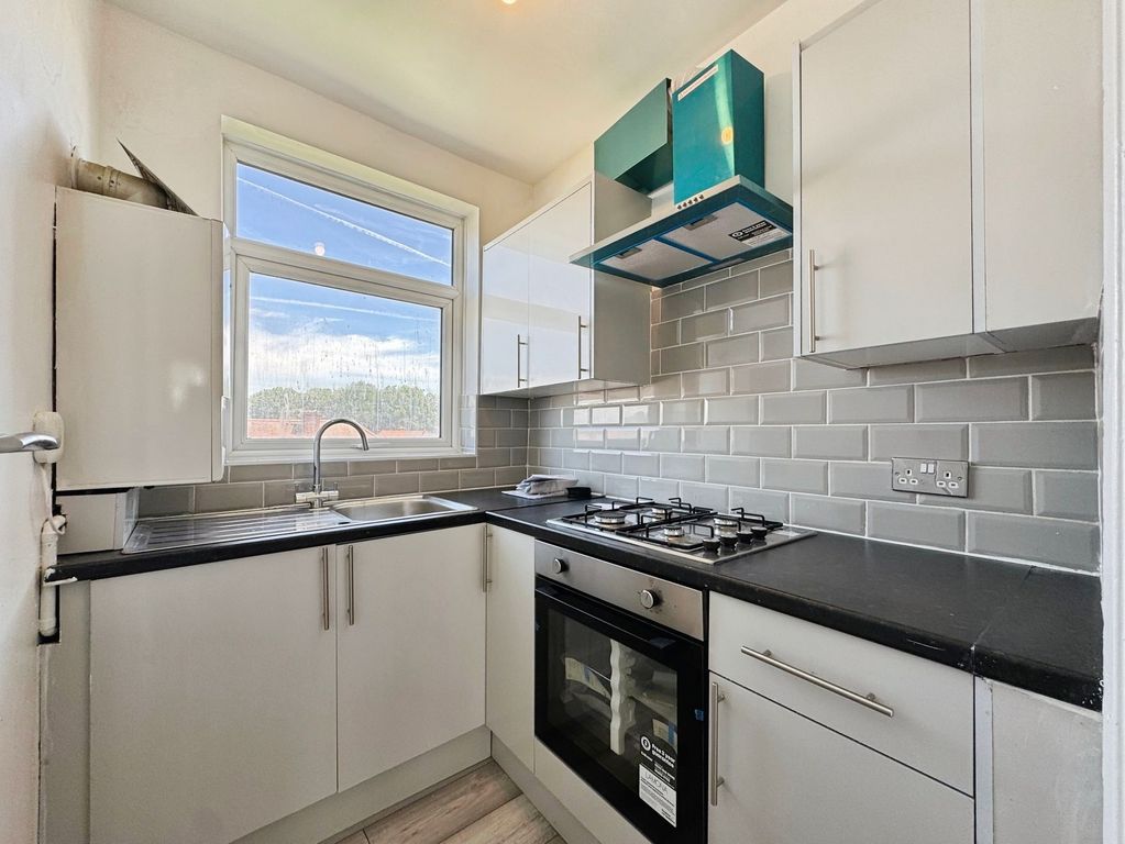 Property photo 3 of 9 Kitchen