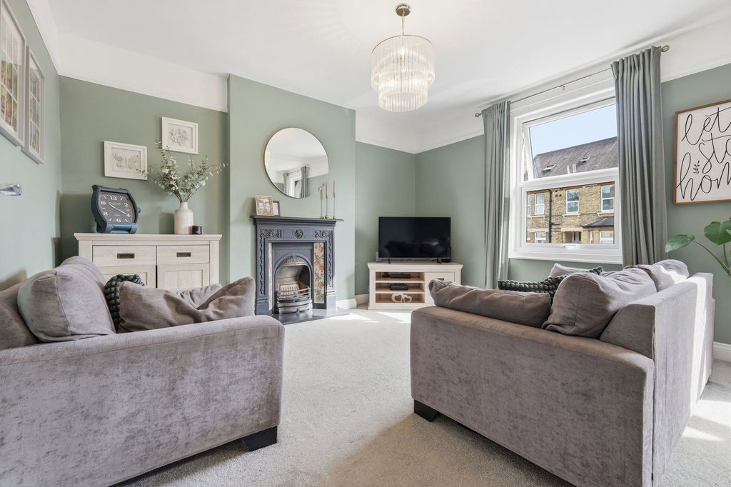 Property photo 2 of 32