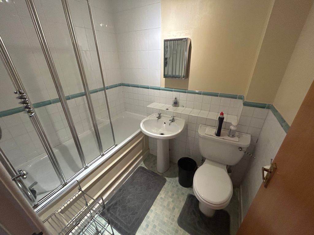 Property photo 3 of 4 Bathroom