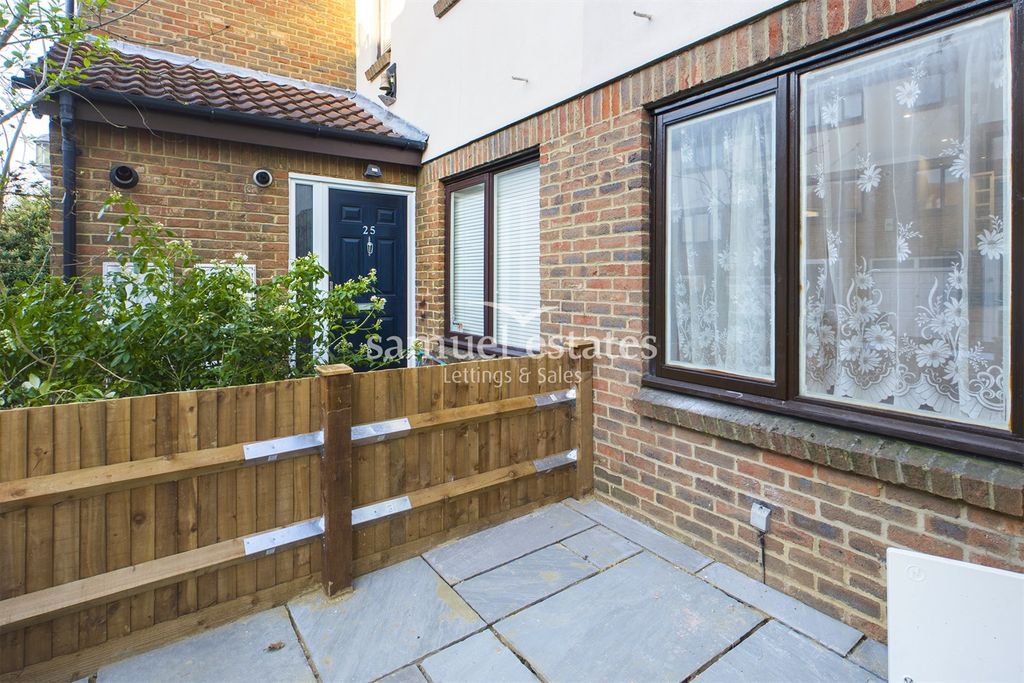 Property photo 2 of 8 External