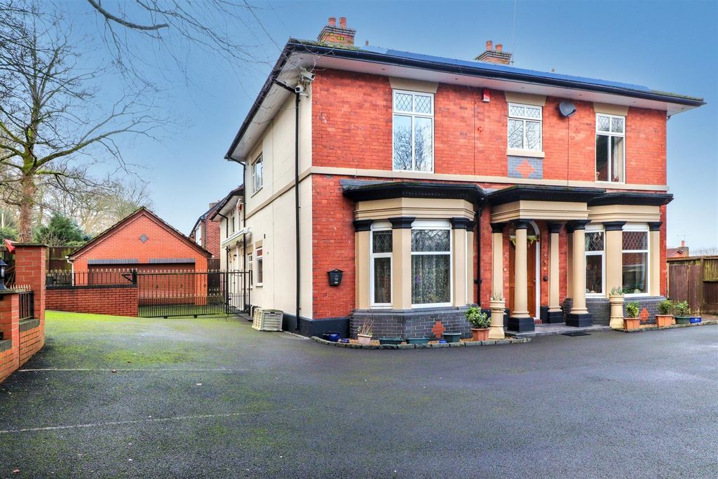 Property photo 1 of 11 5 Porthill Bank - Auction Pic 1.Jpeg
