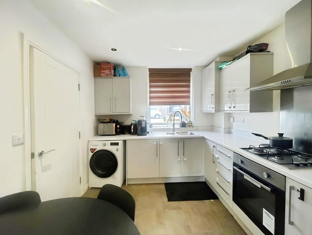 Property photo 3 of 13 Dining Kitchen