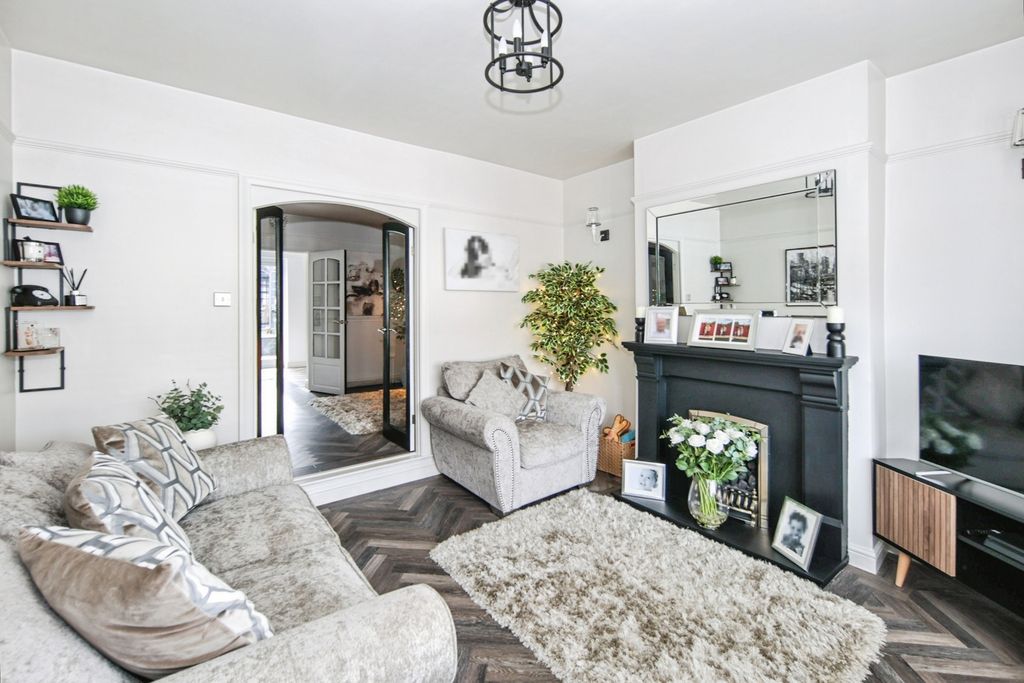 Property photo 2 of 20 Pbox-Img.Jpg