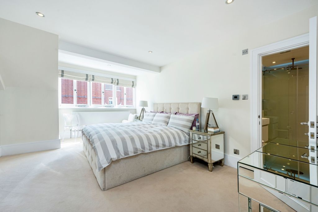 Property photo 3 of 14 Picture 3