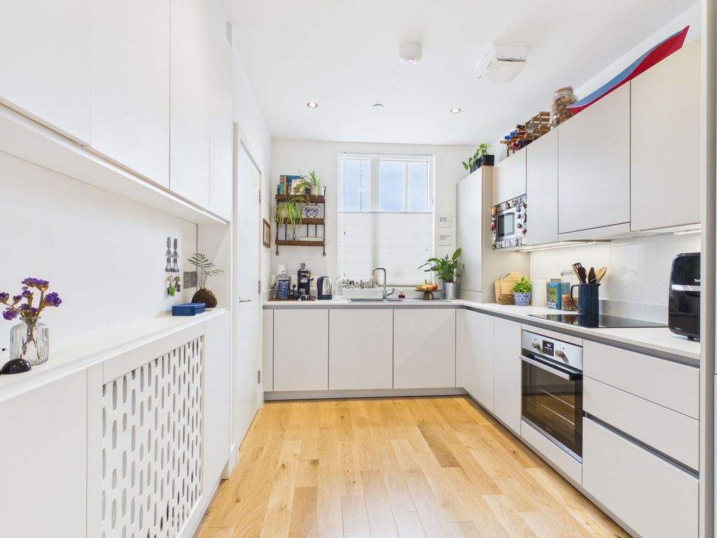 Property photo 3 of 13 Cleminson Street Salford - Ewemove - Kitchen