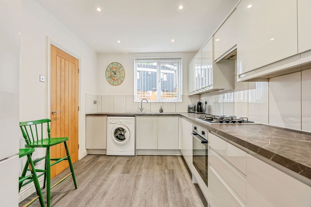 Property photo 2 of 19 Pbox-Img.Jpg