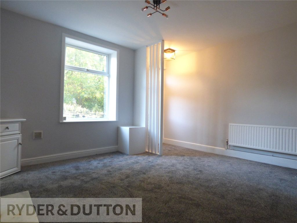 Property photo 3 of 13 Lounge