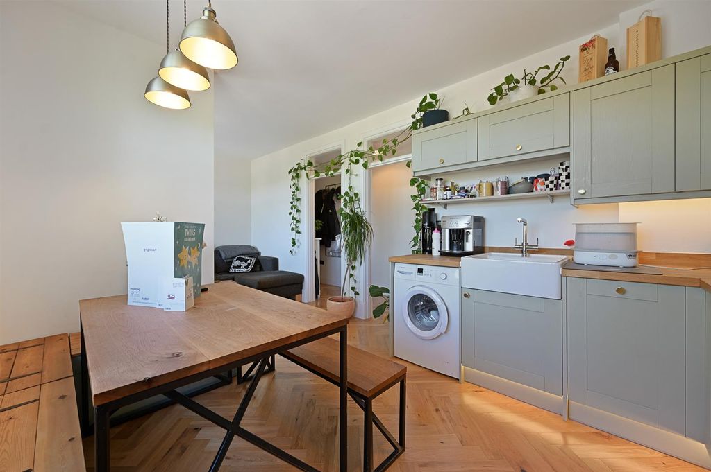 Property photo 2 of 10 Rclr- 12 Gladstone Court- Kitchen 6 (1).Jpg