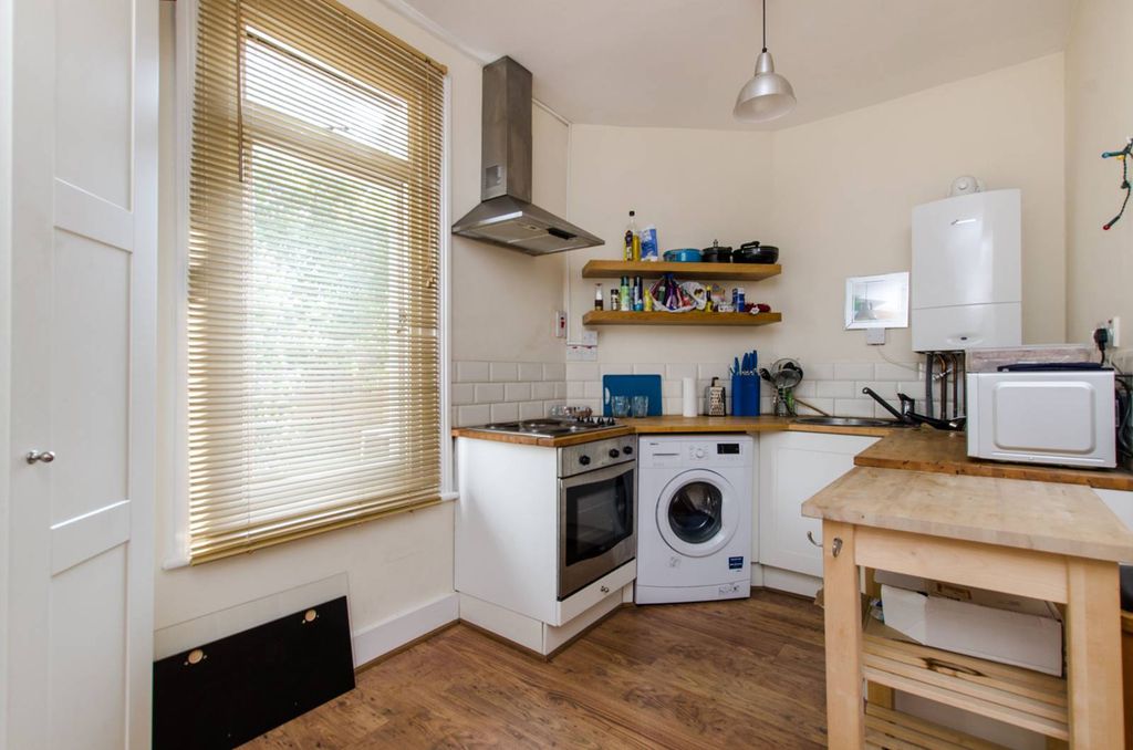 Property photo 3 of 6