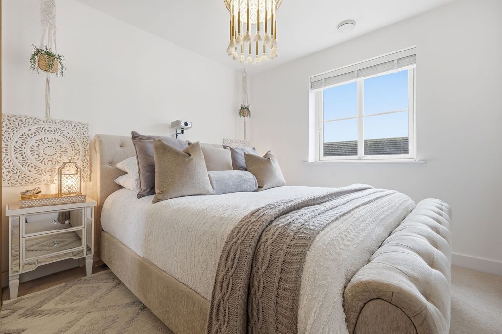 Additional image 9 of 2 bed flat for saleBuckingham Road, Epping CM16
