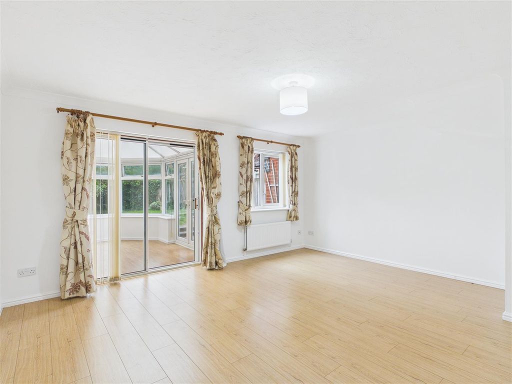 Property photo 2 of 21 Cam02935G0-Pr0147-Still007.Jpg