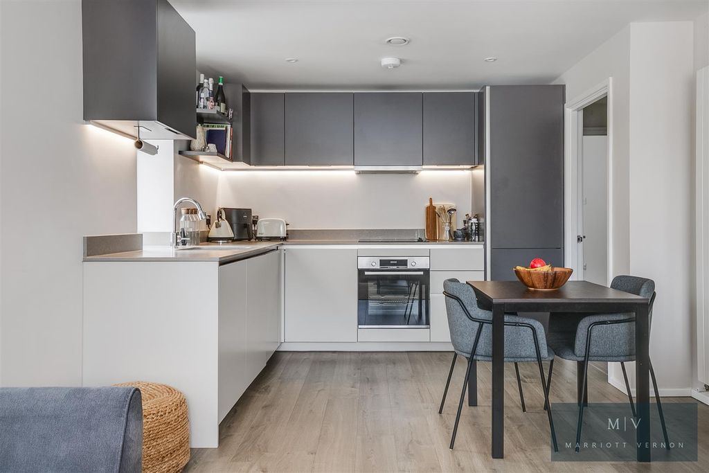 Property photo 2 of 11 Chalkhurst Court F4 MV-5.Jpg