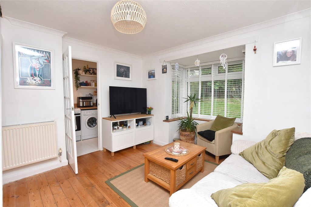 Property photo 2 of 11 Living Room