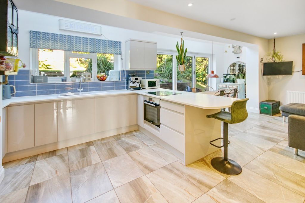 Property photo 3 of 21