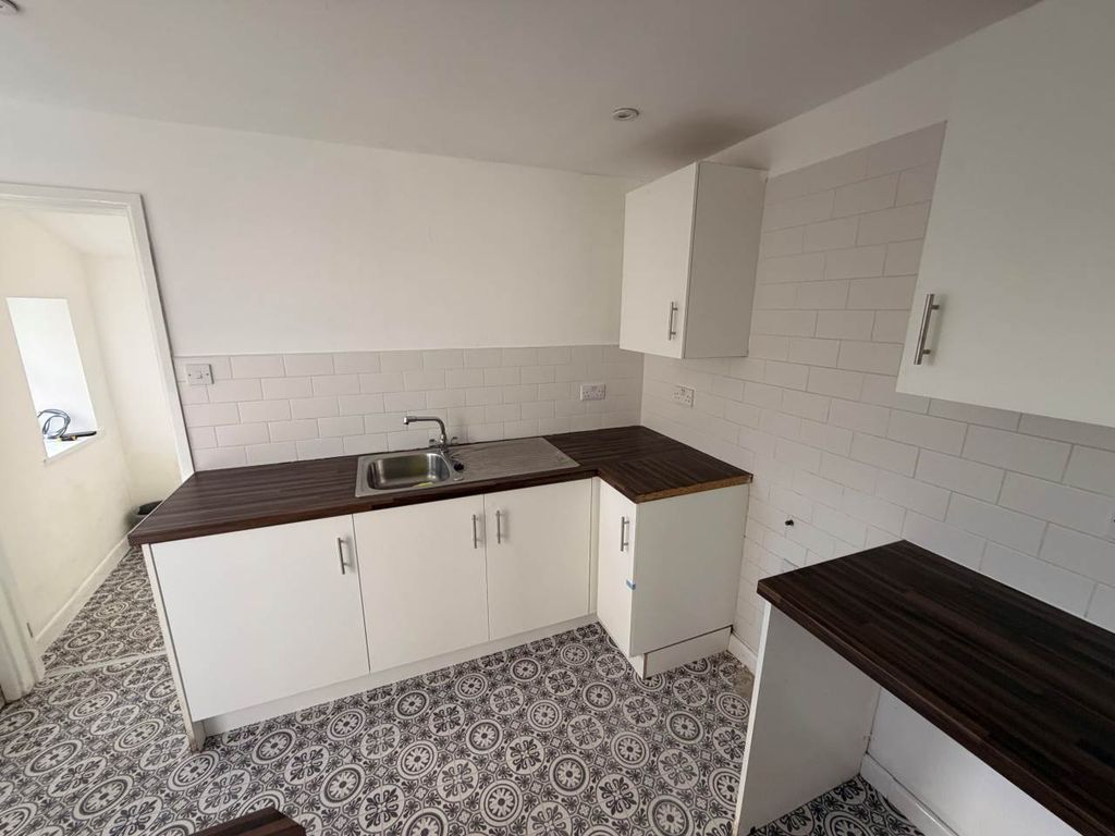 Property photo 2 of 8 New New Kitchen Photo