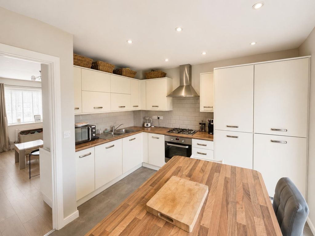 Property photo 3 of 9 Dining Kitchen
