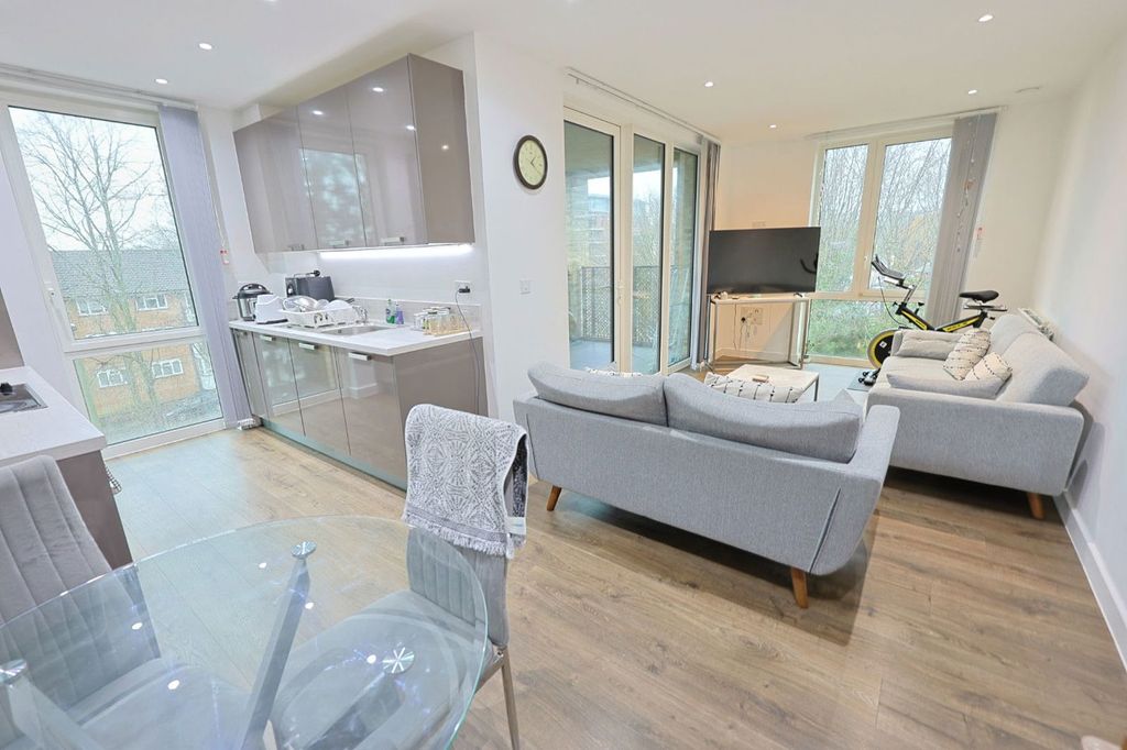 Property photo 2 of 10