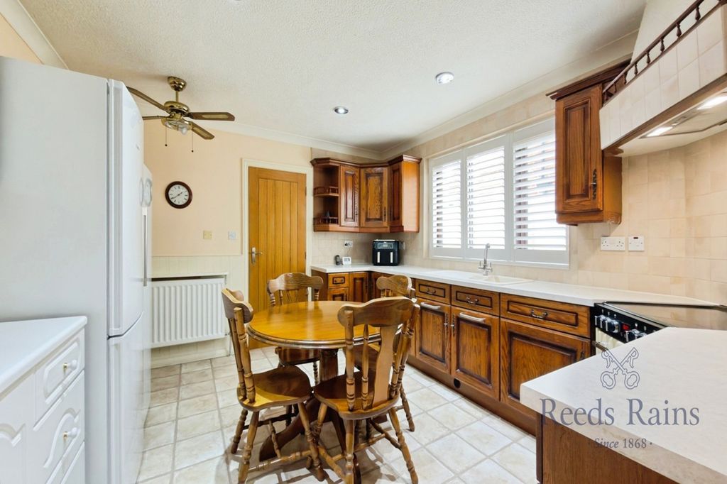 Property photo 2 of 13 Kitchen