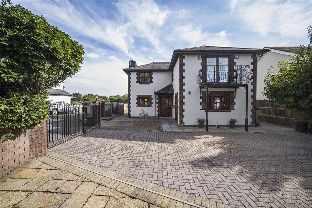 Property photo 2 of 23