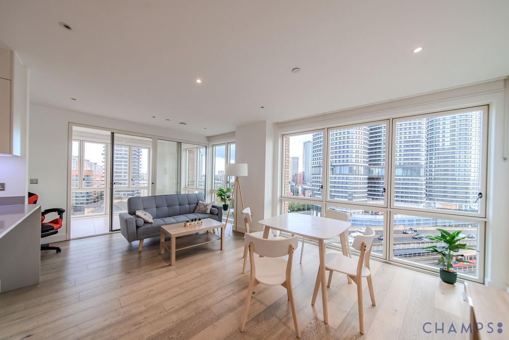 Property photo 1 of 16 2 Bed Flat For Sale Royal Captain Court, London E14