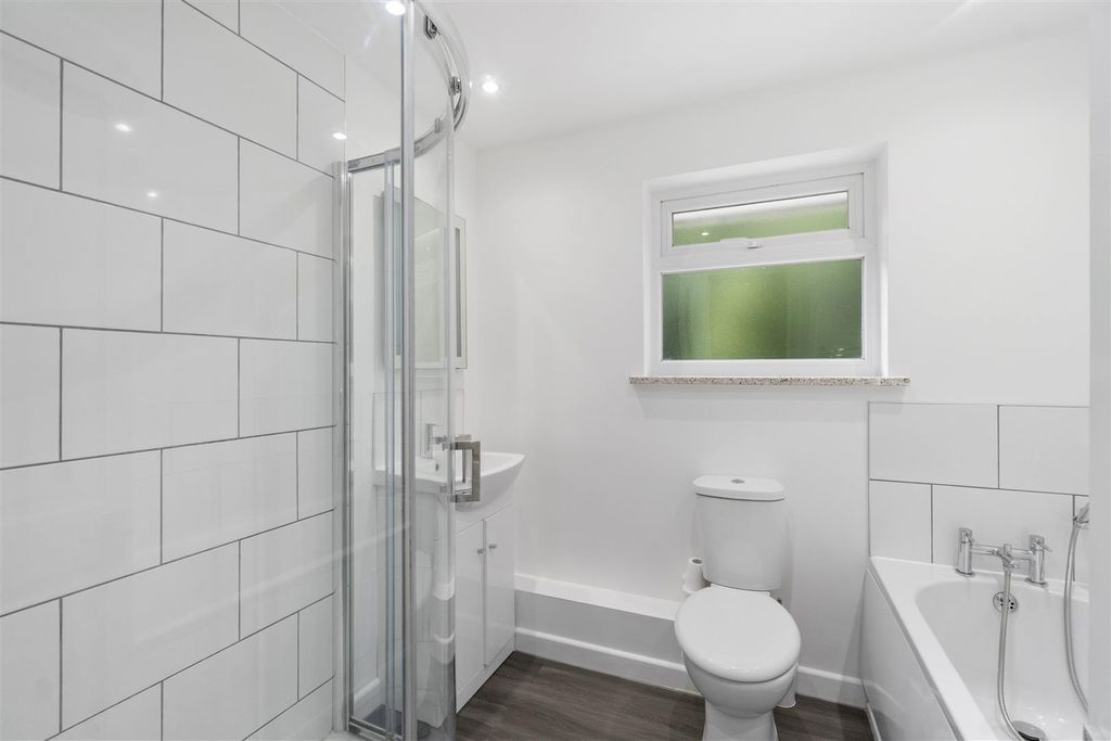 Property photo 3 of 10 Bathroom