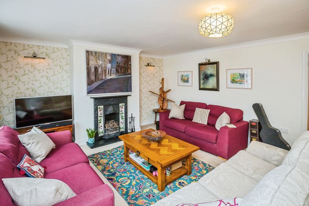 Property photo 3 of 16 Living Room