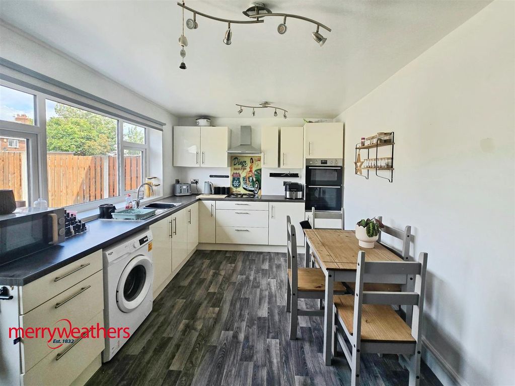 Property photo 3 of 15 Kitchen Dining Room