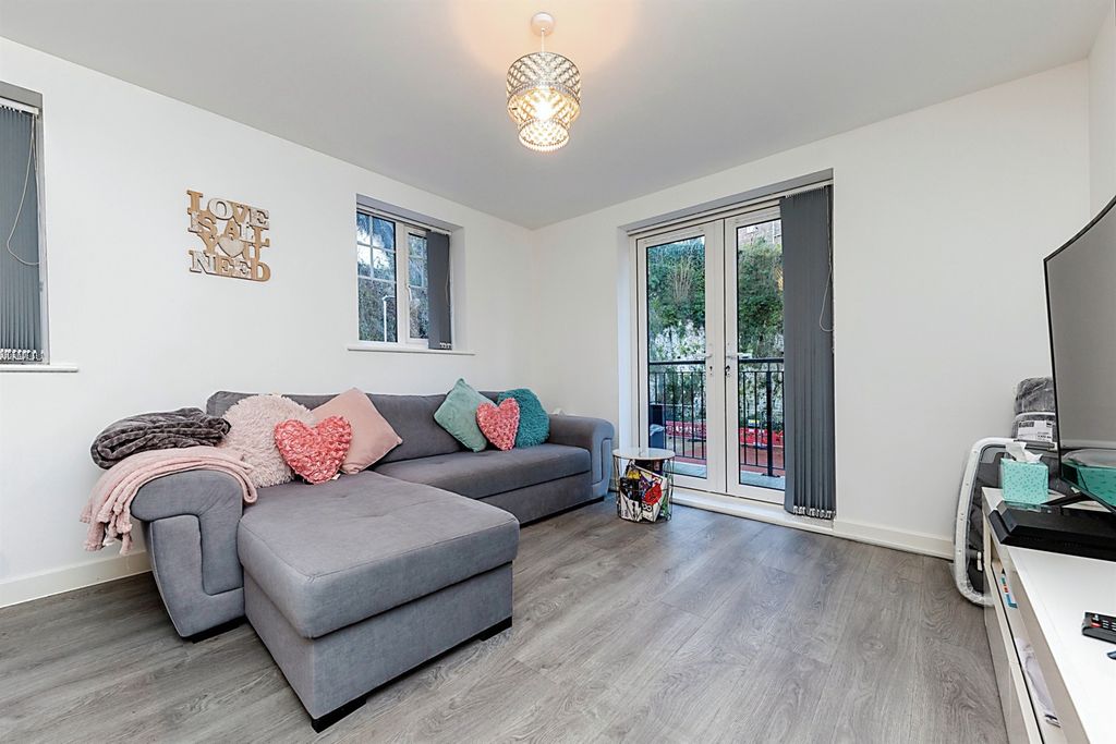 Property photo 3 of 12