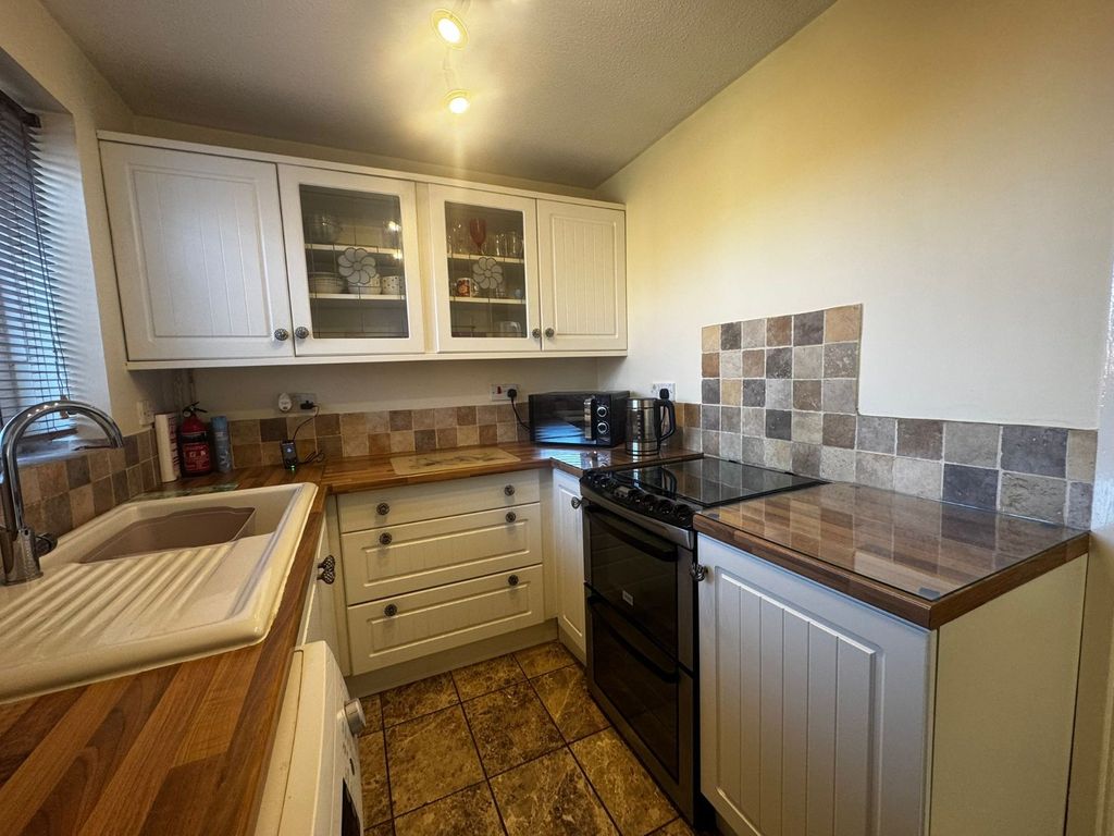 Property photo 2 of 16 Picture No. 11