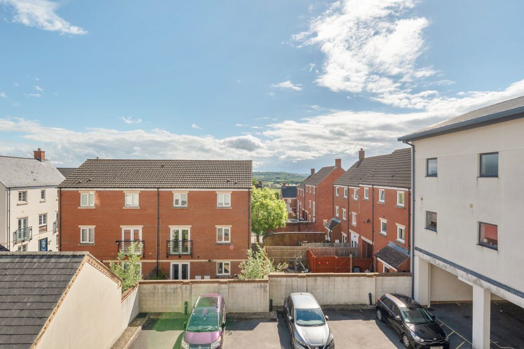 Additional image 12 of 2 bed flat for salePasteur Drive, Old Town, Swindon SN1