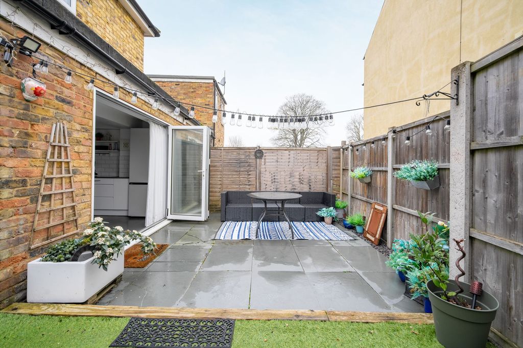 Additional image 10 of 2 bed property to rentClewer Fields, Windsor SL4