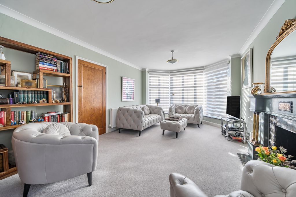 Property photo 3 of 24