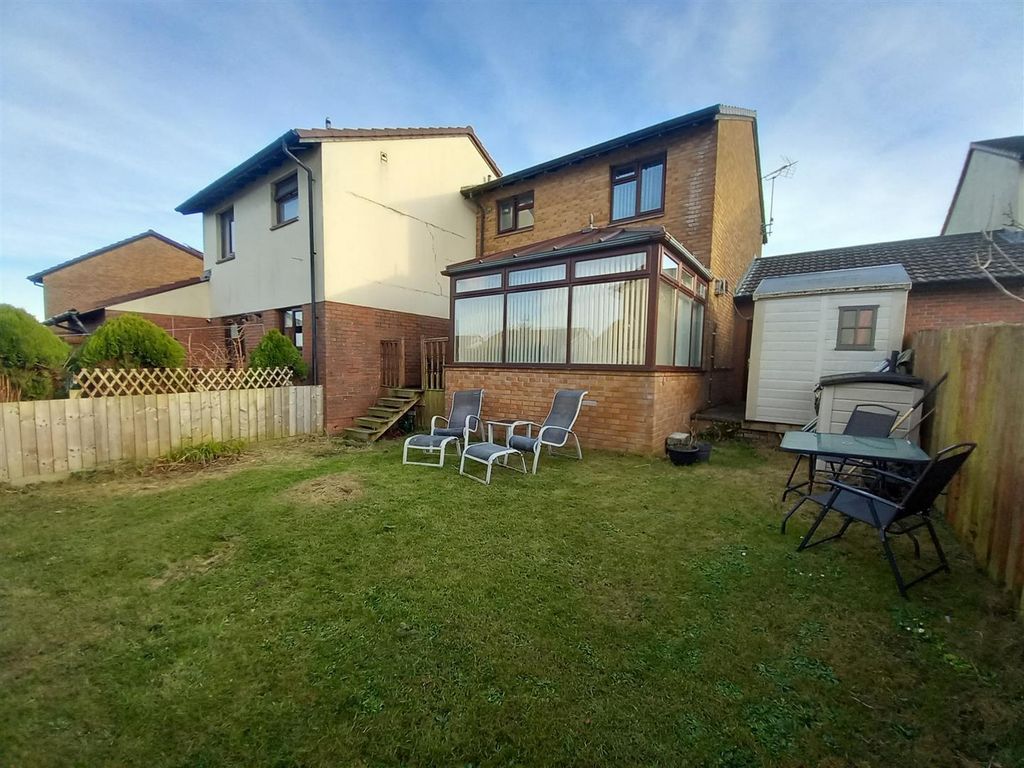 Property photo 2 of 10 6 Oak Rear.Jpg