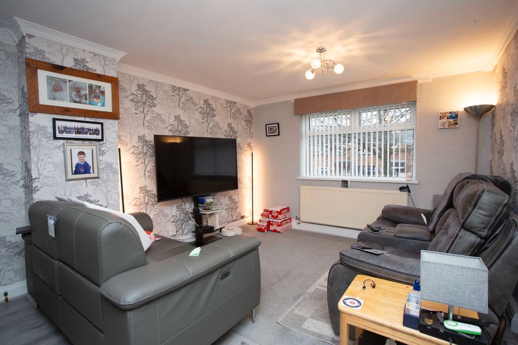 Property photo 2 of 25