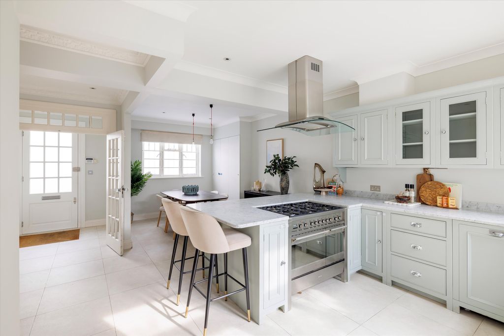 Property photo 3 of 22 Image