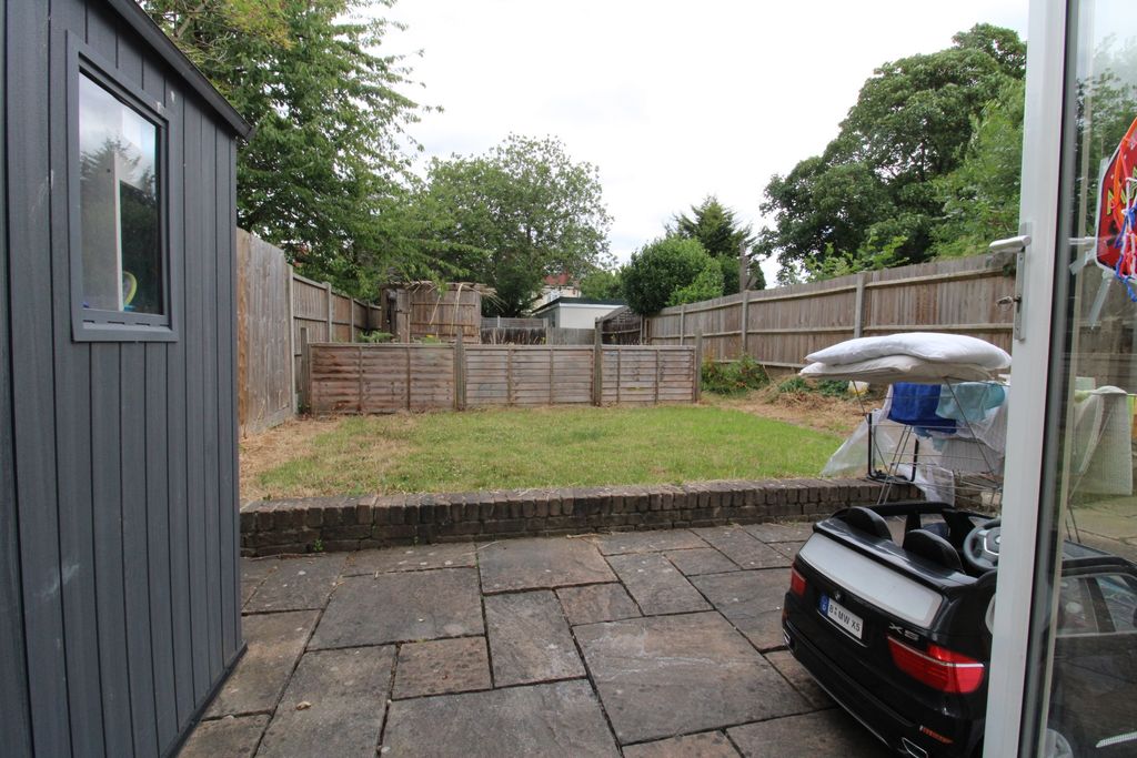 Property photo 3 of 7 Photo 6