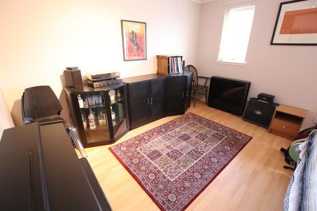 Property photo 3 of 10 Dining Area