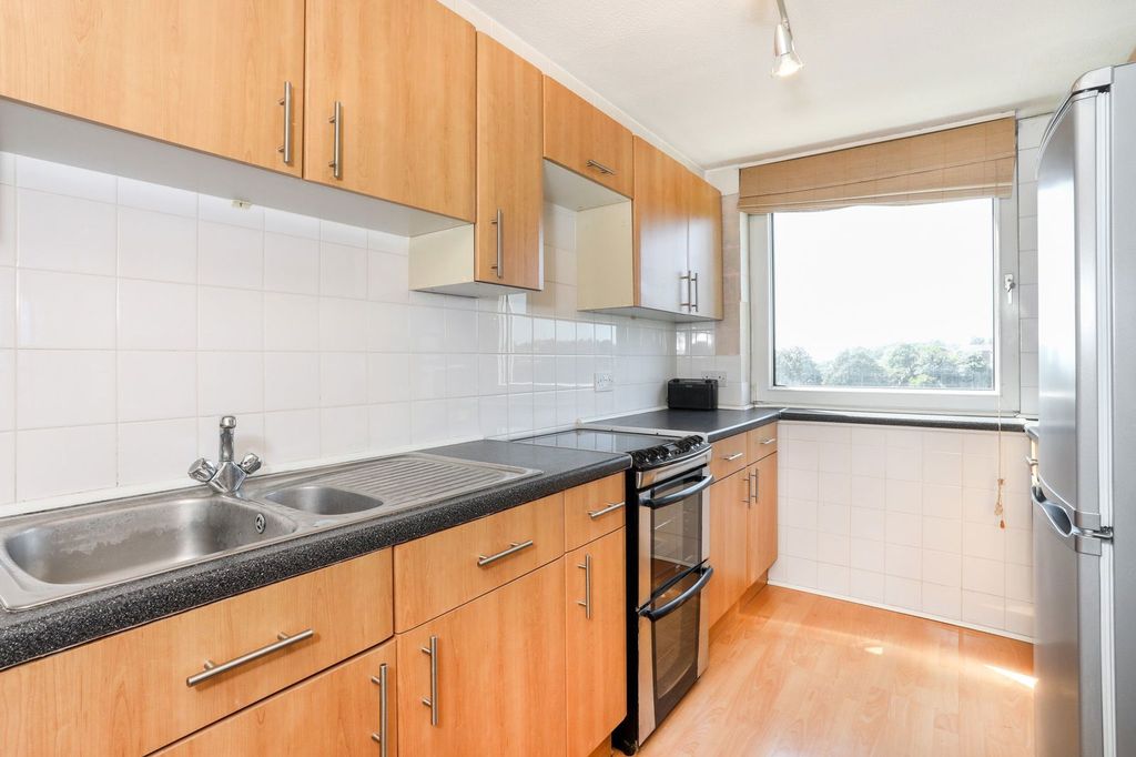 Property photo 3 of 19