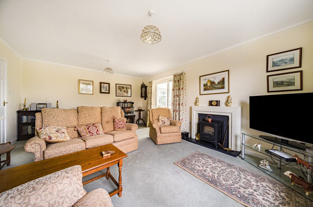 Property photo 3 of 24 Sitting Room