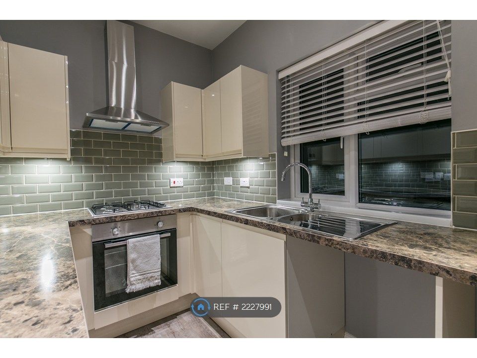 Property photo 3 of 22 Kitchen