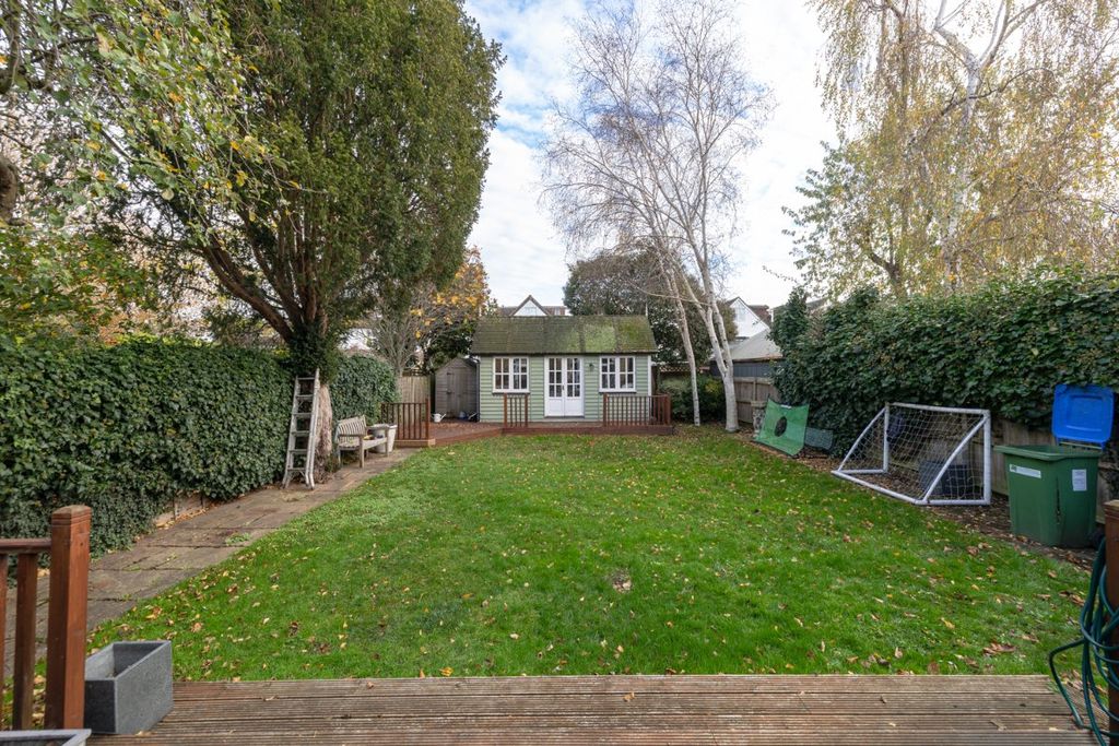 Property photo 2 of 16 Picture No. 21