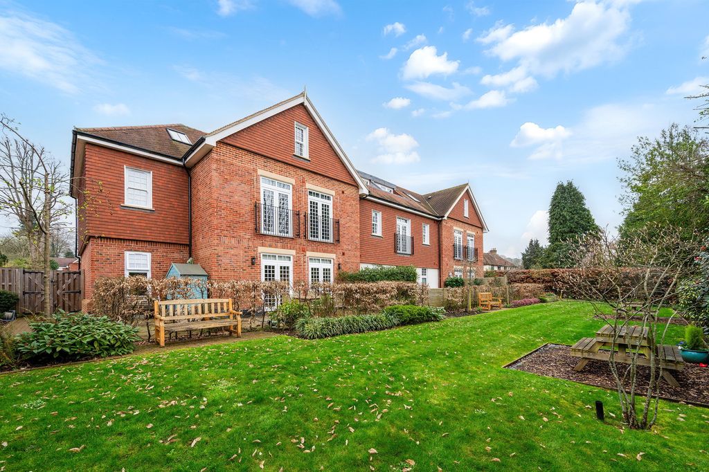 Additional image 12 of 2 bed flat for saleGresham Gardens, Oxted RH8