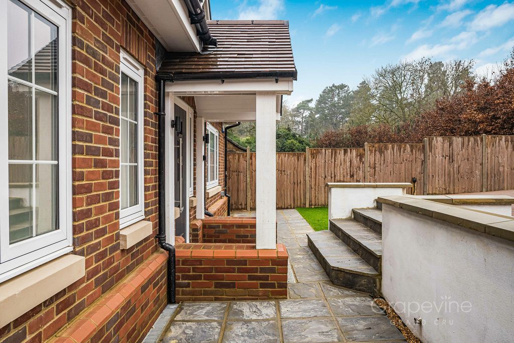 Property photo 3 of 42