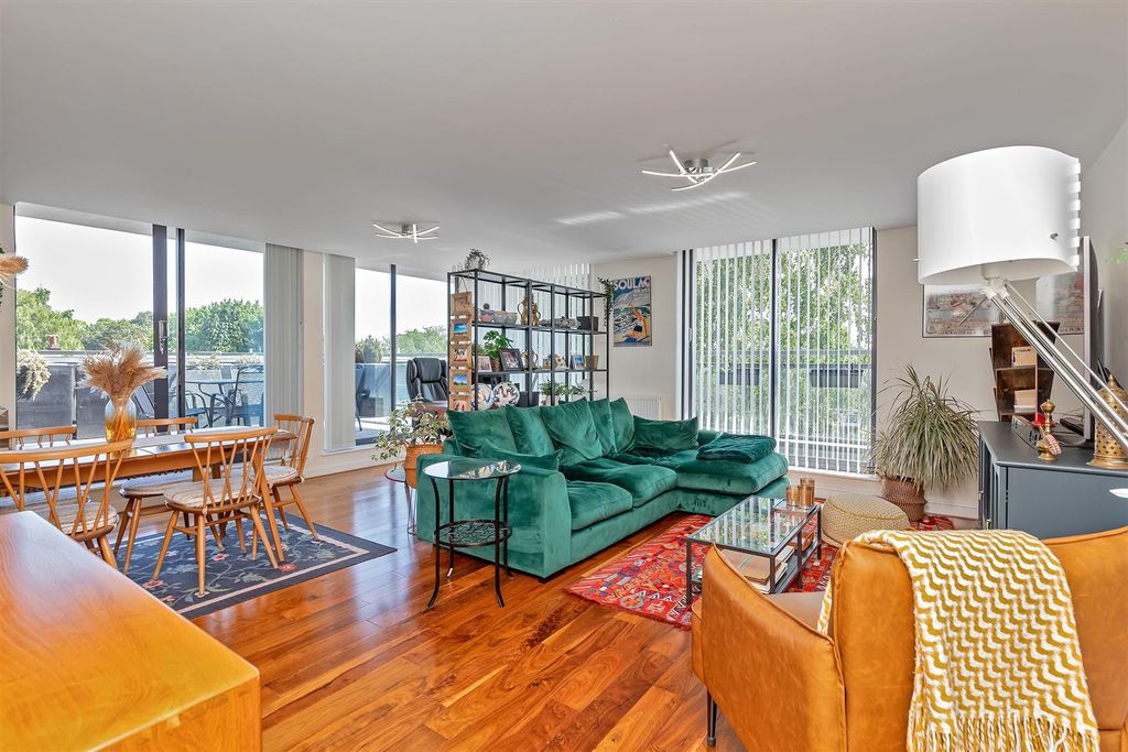 Property photo 2 of 22 37Blackfriarscourt-24.Jpg