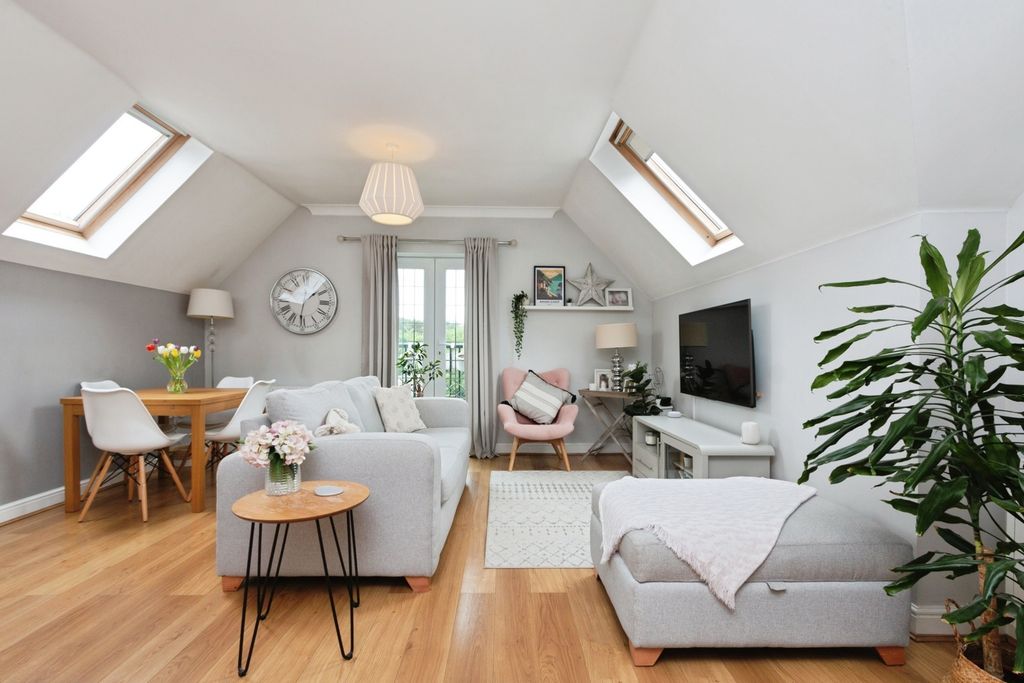 Property photo 3 of 17 Photo